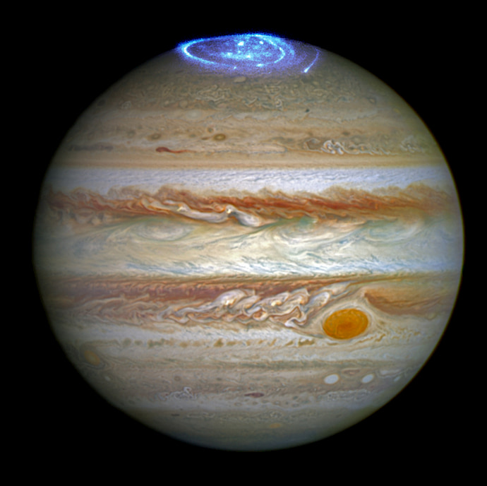 האורורה בצדק, כפי שצולמה על ידי טלסקופ החלל האבל. קרדיט: NASA/ESA