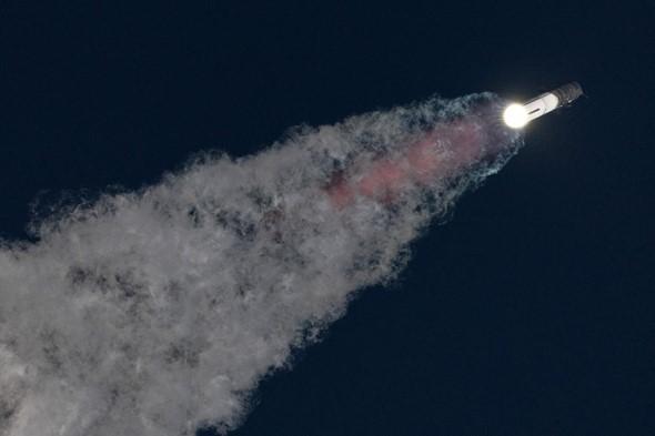 השיגור השני של הסטארשיפ, לפני הפרדת השלבים. קרדיט: ספייס אקס