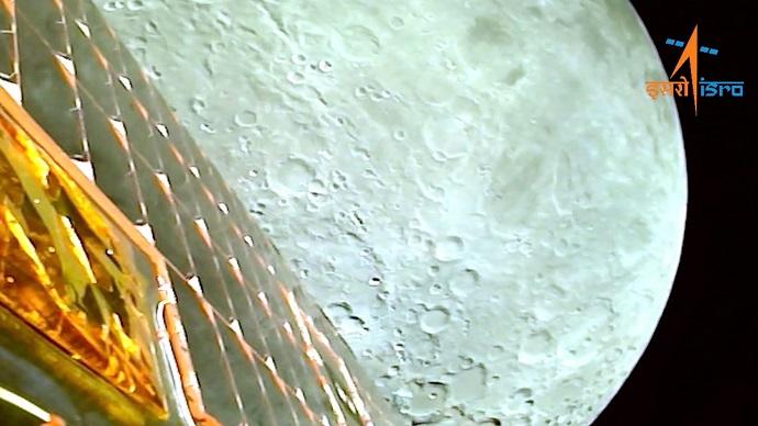 צ'אנדריאן-3 נכנסת למסלול סביב הירח. קרדיט: ISRO