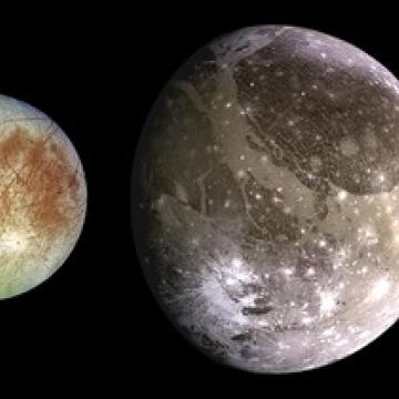אל תיעלב ירח שלנו, אבל הירחים הגליליאניים הם היפים במערכת השמש. משמאל לימין: איוֹ, אירופה, גָּנימֶד וקָליסְטוֹ. קרדיט: NASA/DLR